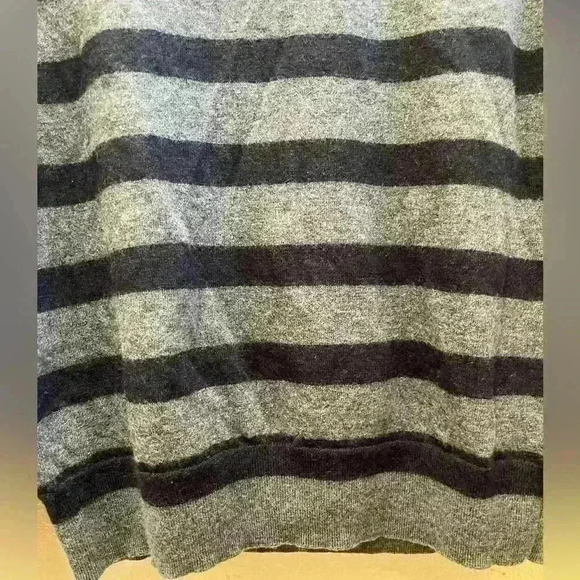 Gap Men's Sweater Grey Striped Size Large 100% Extra Fine Merino Wool - Picture 11 of 12